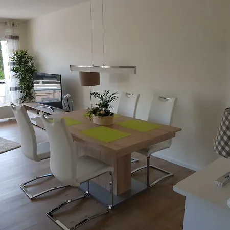 Wunderschone Frisch Renovierte In Ruhiger Lage Mit Wohlfuhlfaktor * באד נאוהיים